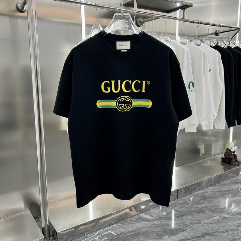 Gucci Men's T-shirts 136